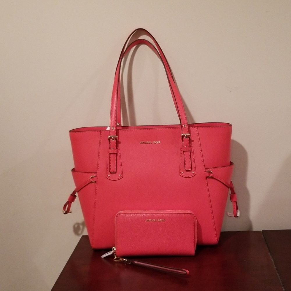 Michael Kors Leather Sea Coral Tote and Wristlet - Picture 1 of 5